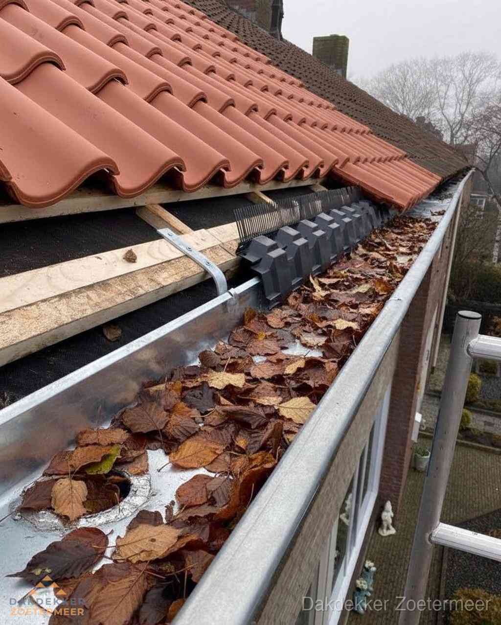 Plat dak bedrijfspand met bitumen dakbedekking en lichtkoepels in Zoetermeer